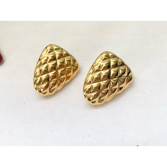 Vintage Designer Monet Goldtone Quilted Clip on Statement Earrings. - Picture 5 of 5